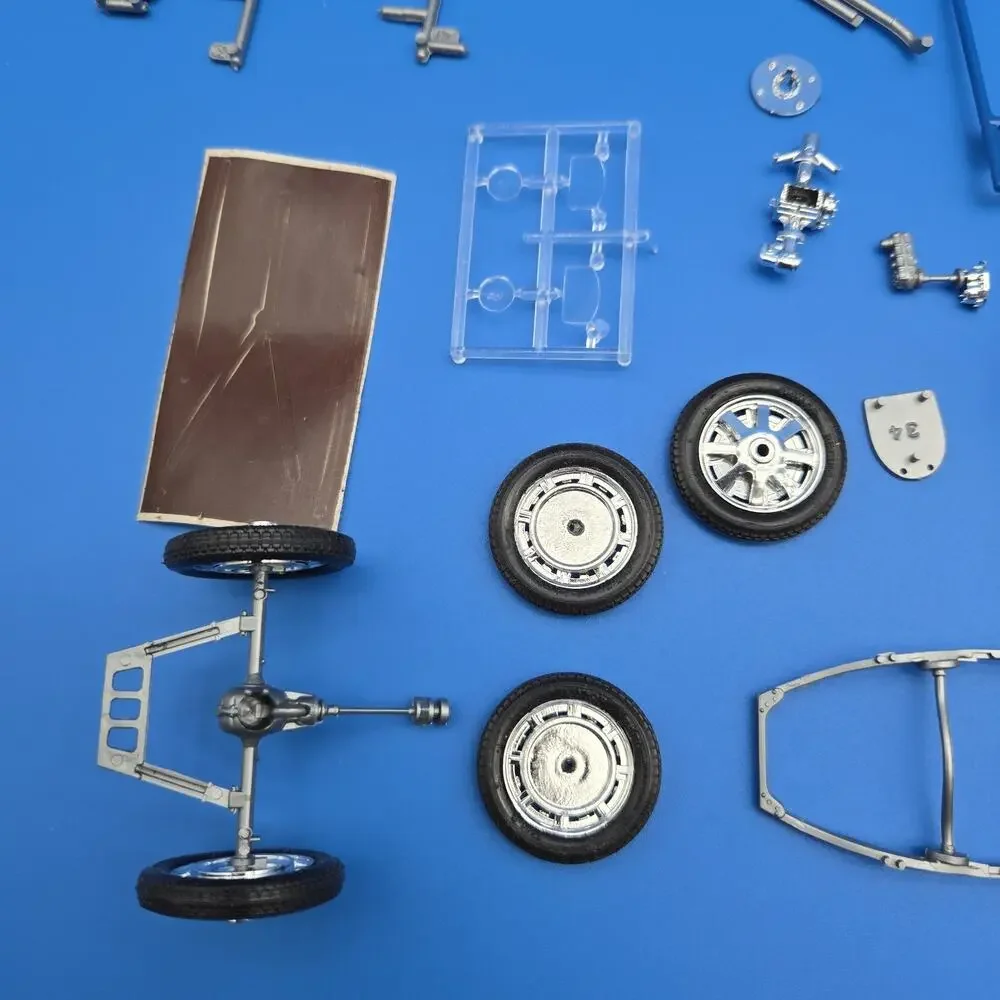 Monogram Classic Bugatti 35B Grand Prix Racer 1/24 Model Kit Partial Build w Box - Picture 3 of 11